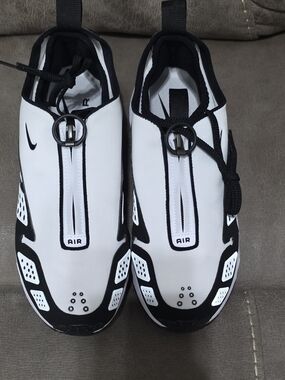 Nike Air Slip-On Athletic Sneakers in White and Black 7.5w Also Fits 6y